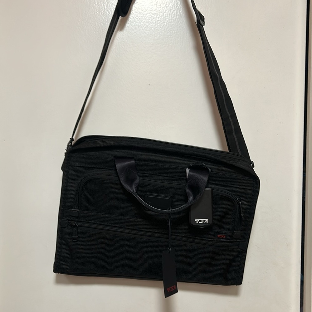 TUMI SLIM DELUXE PORTFOLIO BRAND NEW